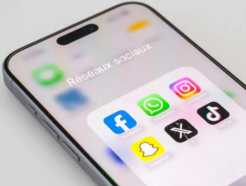 Applications de médias sociaux sur un téléphone